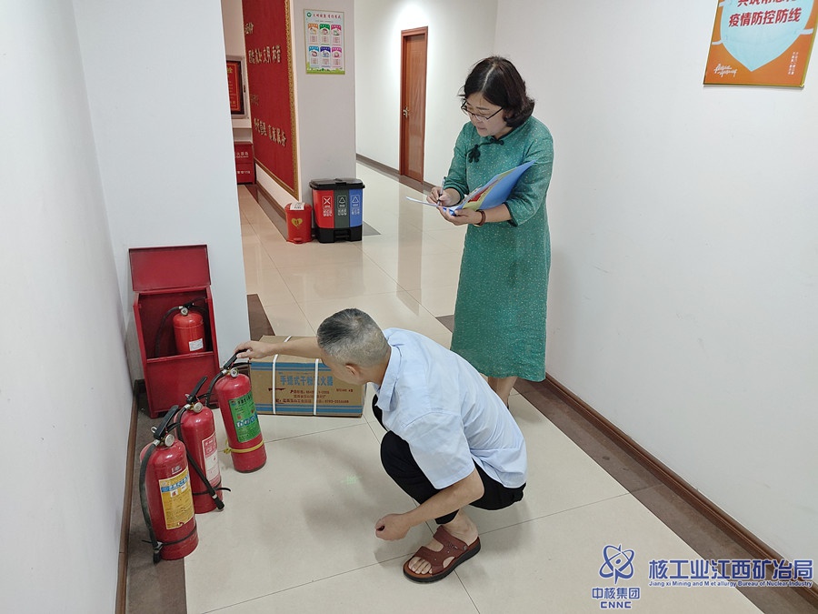 七二一社區(qū)開(kāi)展中秋國(guó)慶節(jié)前安全整治_副本.jpg